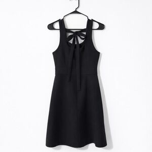 NWOT Chic Black Sleeveless Fit & Flare Dress with Bow-Tie Back – Elegant size M